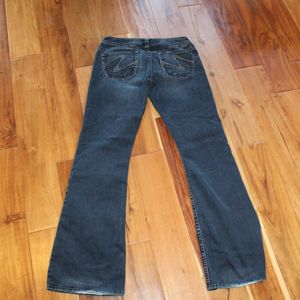 SILVER SUKI, DARK WASH, LOW RISE FLARE, SIZE 30/33